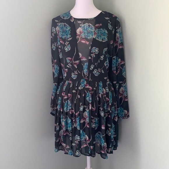 Kimchi Blue Hydrangea long Sleeve dress - Picture 2 of 5